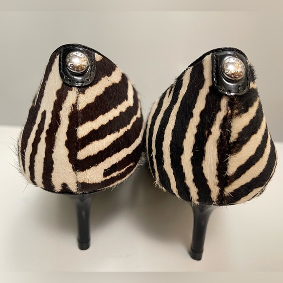 Michael Kors Zebra Print Pointy Toe Size 7 Pony Hair Exterior.Color: Black/White - Picture 6 of 6
